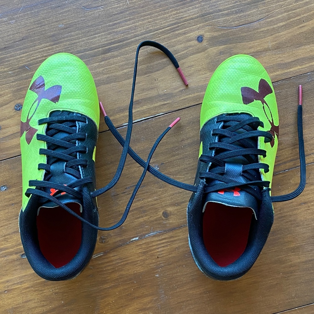 Under Armour Kids' soccer cleats